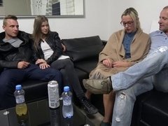 お尻, デカ尻, ブロンド, フェラチオ, バック, 手コキする, 自然山雀, 妻スワップ