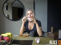Blonde, Sucer une bite, Tir de sperme, Hard, Petite femme, Pov, Séduite, Étudiant