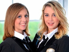 Küssen, Lesbisch, Lecken, Lingerie, Masturbation, Natürlichen titten, Rasiert, Jungendliche (18+)