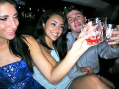 18 ans, Gros cul, Grosse bite, Gros seins, Brunette brune, En levrette, Maigrichonne, Adolescente