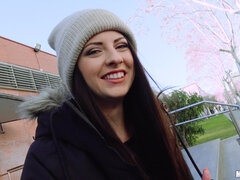 Brunette brune, Dingue, Italienne, Masturbation, Seins naturels, Pov, Public, Nénés