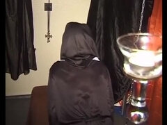 Bondage, Face assise, Femme dominatrice, Film complet, Léchez, Nonne, Fessée, Attachée