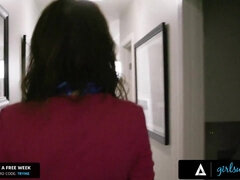 Entre bastidores, Culo grande, Tetas grandes, Morena, Rostro sentado, Lesbiana, Tetas naturales, Estrella porno