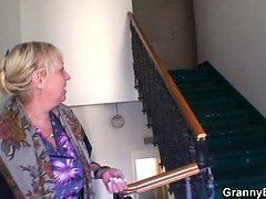 Arsch, Blasen, Braunhaarige, Schwanz, Handjob, Reif, Mutti, Stiefmutter