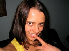 Enthousiasteling, Bruinharig, Vingeren, Gapende, Masturbatie, Slipje, Tiener, Webcamera