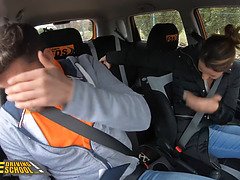 Sucer une bite, Gorge profonde, En levrette, Pov, Public, Maigrichonne, Étudiant, Professeur