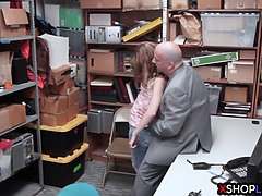 Pijpbeurt, Gevangen, Hardcore, Hd, Roodharige vrouw, Tiener, Tieten likken, Uniformpje