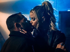 Cul, Sucer une bite, Plantureuse, Cinéma, En levrette, Branlette thaïlandaise, Hard, Embrassement