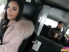 Anal, Gros cul, Sucer une bite, Brunette brune, Voiture, En levrette, Rasée, Adolescente