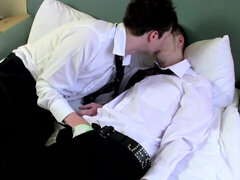 Dingue, Homosexuelle, Embrassement