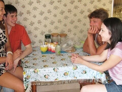 Любители, Большая жопа, Большой член, Минет, Брюнетки, Собачьи, Вчетвером, Молоденькие