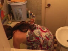 Gros seins, Brunette brune, Masturbation, Mère que j'aimerais baiser, Maman, Chatte, Douche, Espionne