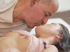 Anal, Brunette brune, Papa, Masturbation, Mature, Chatte, Maigrichonne, Adolescente