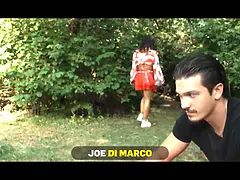 Bruinharig, Man die toekijkt, Reusachtig, Moeder, Buiten, Schreeuwen, Tiener, Tieten likken