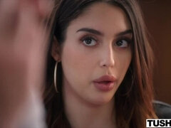 Brunette brune, Éjaculation interne, Gorge profonde, En levrette, Doigter, Hard, Seins naturels, Bureau