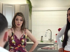 Nana, Gros seins, Sucer une bite, Habillées, Femelle, Orgasme, Chatte, Plan cul à trois