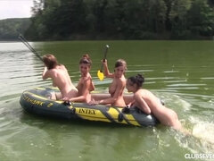 Gros seins, Club, Dingue, Groupe, Lesbienne, Public, Rasée, Mouillée