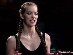 18 jaar, Bondage discipline sadomasochisme, Gebondenheid, Bruinharig, Pijn, Roodharige vrouw, Slaaf, Tieten likken