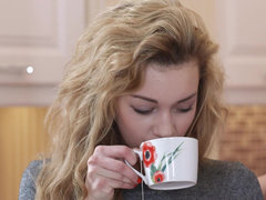 Lieveling, Blond, Pijpbeurt, Sperma shot, Natuurlijk, Natuurlijke tieten, Student, Tieten likken