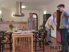 Amateur, Grosse bite, Noire, Blonde, Plantureuse, Mère que j'aimerais baiser, Rasée, Nénés