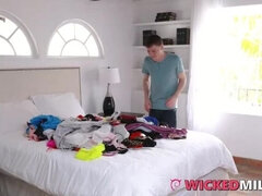 Grosse titten, Blondine, Handjob, Hardcore, Reiten, Rasiert, Stiefmutter, Flotter dreier