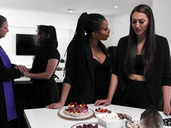 Doigter, Lesbienne, Léchez, Lingerie, Masturbation, Mère que j'aimerais baiser, Dénudage, Nénés