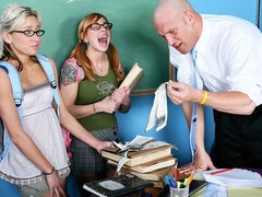 18 jahre, Grosser arsch, Grosser schwanz, Grosse titten, Blasen, Schwanz, Hundestellung, Dürr