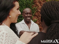 Hard, Interracial, Mère que j'aimerais baiser, Orgie, De plein air, Piscine, Réalité, Plan cul à trois