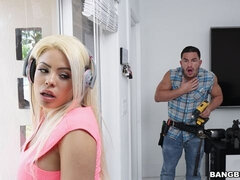 Mooie dikke vrouwen, Grote mammen, Badpak, Blond, Pijpbeurt, Gevangen, Diep in de keel, Hondjeshouding