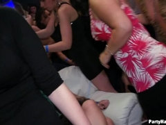 Enthousiasteling, Grote mammen, Blond, Naakte man aangeklede vrouw, Aangekleed, Lul, Groep, Panty