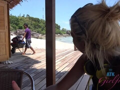 Leie, Arsch, Strand, Bikini, Blondine, Höschen, Piercing, Scherzbold