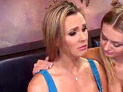 エロ熟女, レズビアン, 淫乱熟女, パンティ, コキ, 義母, タトゥー, ティーン