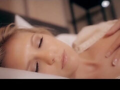 Leie, Grosse titten, Blondine, Fingern, Masturbation, Milf, Solo, Entkleiden