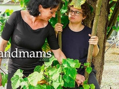 Grosser schwanz, Hundestellung, Brille, Lecken, Reif, Im freien, Muschi, Spanner
