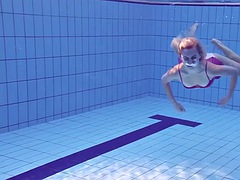 ブロンド, ヨーロピアン, 公共, ソフトコア, 一人, スポーツ, オッパイの, 水中