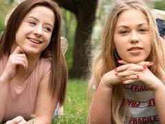 Любители, Брюнетки, Пальцем, Лесбиянка, Лизание, Белье, Мастурбация, Школьница