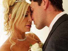 Grosse titten, Blondine, Braut, Schwanz, Füsse, Lingerie, Rasiert, Hochzeit