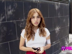 Tir de sperme, En levrette, Fille latino, Argent, Réalité, Rasée, Adolescente, Nénés