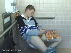 Spermaladung, Handjob, Toilette