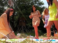 18 jaar, Enthousiasteling, Grote kont, Blond, Bruinharig, Tsjechisch, Spel, Buiten