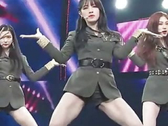 It is Seunghee's Turn For Some Thigh Worship
