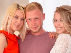 Tussi, Blondine, Blasen, Frau frau mann, Handjob, Penis, Tätowierung, Jungendliche (18+)