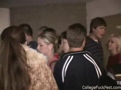 Enthousiasteling, Kont, Blond, Jonge meid, Groep, Hd, Feest, Plagen