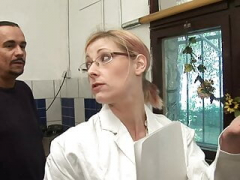 Leie, Grosser arsch, Grosser schwanz, Blondine, Blasen, Arzt, Europäisch, Milf