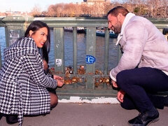 Gros cul, Sucer une bite, Brunette brune, Club, Double pénétration, Mère que j'aimerais baiser, Homme homme femme, Plan cul à trois