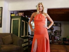 Blonde, Sucer une bite, Tir de sperme, En levrette, Faciale, Seins naturels, Fumer, Tatouage