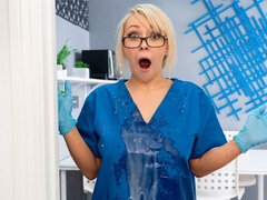 Amateur, Sucer une bite, En levrette, Noir ébène, 2 femmes 1 homme, Interracial, Plan cul à trois, Uniforme