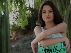 18 ans, Brunette brune, Mignonne, Fétiche, Doigter, Mamelons bombés, Adolescente, Nénés