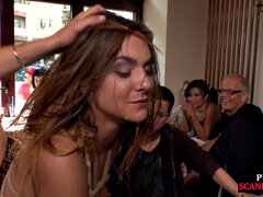 Leie, Blondine, Fesselspiele, Kehlenfick, Domination, Öffentlich, Rau, Gefesselt