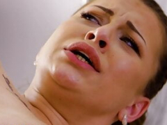 18 ans, Gros seins, Sucer une bite, Brunette brune, Tchèque, Européenne, Première fois, Massage
